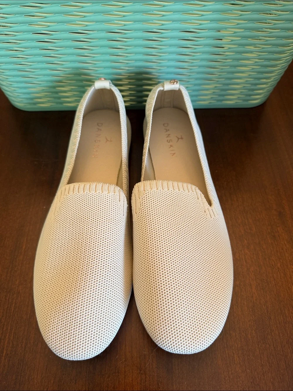 NWOT Danskin Women's Dream Slip-On Loafers SZ 9 Color Cream